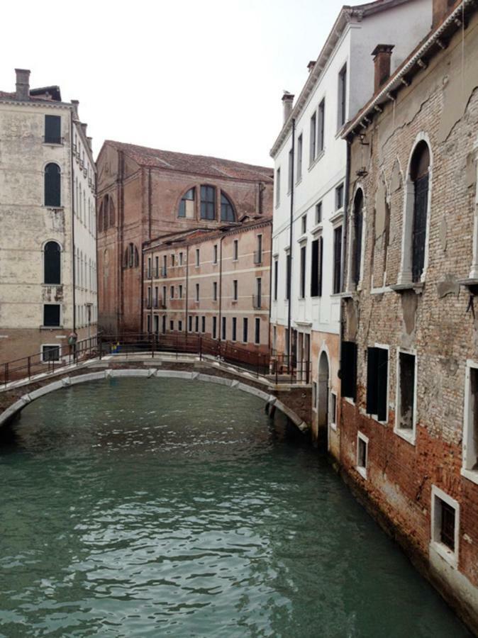 La Gondola - beautiful canal view Venecia Exterior foto